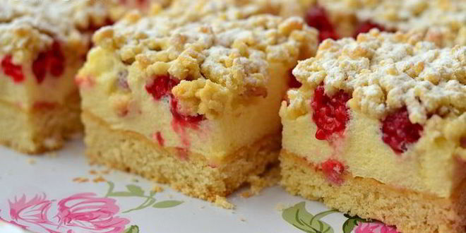 Рецепт тертый ванильный пирог-безе с ягодой малиной