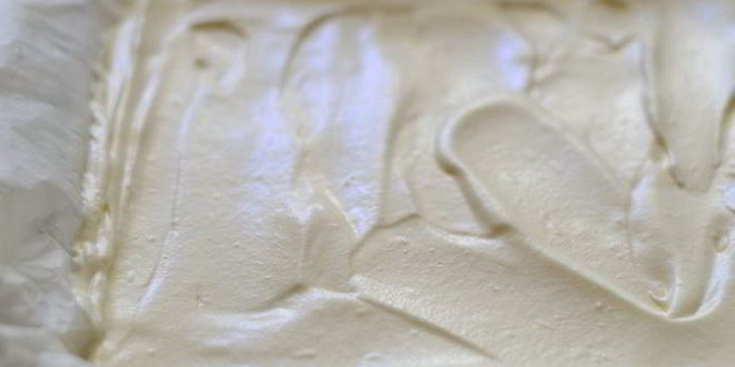 Рецепт тертый ванильный пирог-безе с ягодой малиной