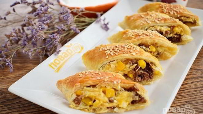 Рецепт Быстрые пирожки с фаршем, сыром и кукурузой