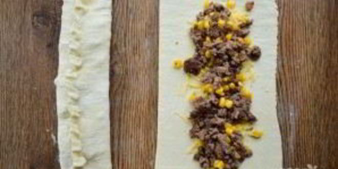 Рецепт быстрые пирожки с фаршем, сыром и кукурузой