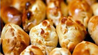 Рецепт Дрожжевых пирожков с яблоками и бананома