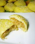 Картофельные пирожки с начинкой из квашеной капусты