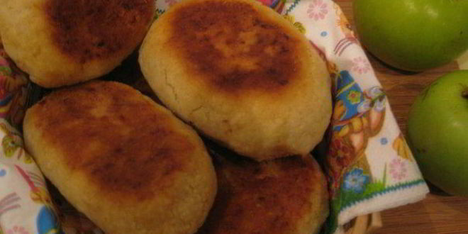 Рецепт картофельные пирожки с яблоками