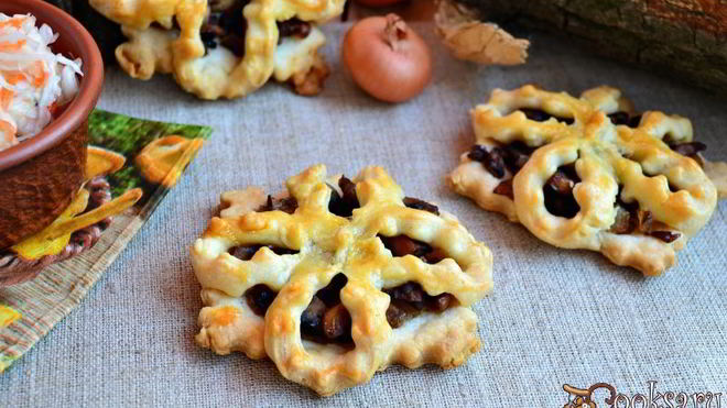 Рецепт Хрустящие открытые пирожки-цветочки с грибами
