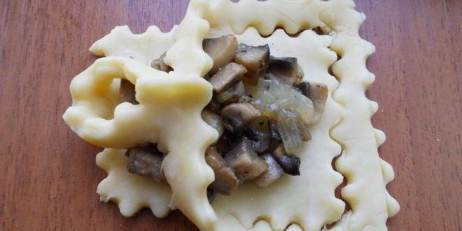 Рецепт хрустящие открытые пирожки-цветочки с грибами