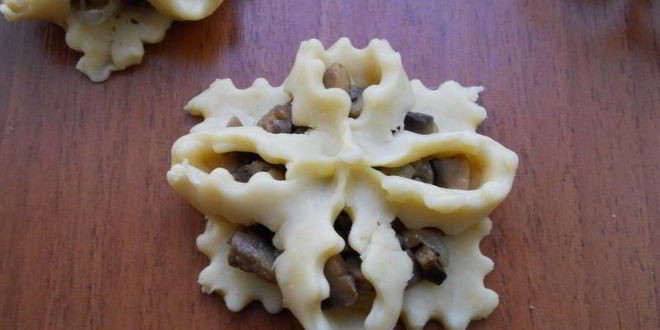 Рецепт хрустящие открытые пирожки-цветочки с грибами