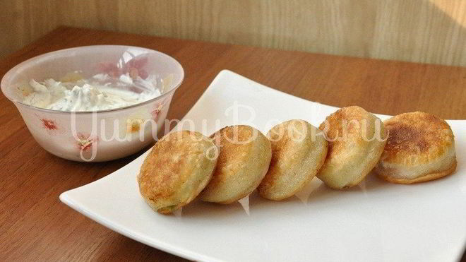 Рецепт Мини-пирожки с брынзой и помидорами