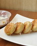 Мини-пирожки с брынзой и помидорами