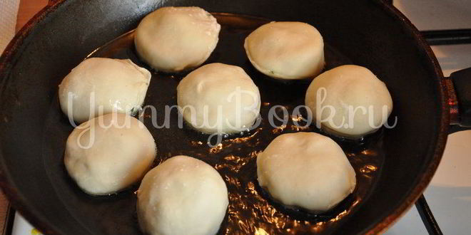 Рецепт мини-пирожки с брынзой и помидорами