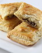 Пирожки из слоеного теста с мясом