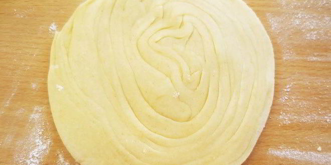 Рецепт пирожки из слоеного теста с творожной начинкой