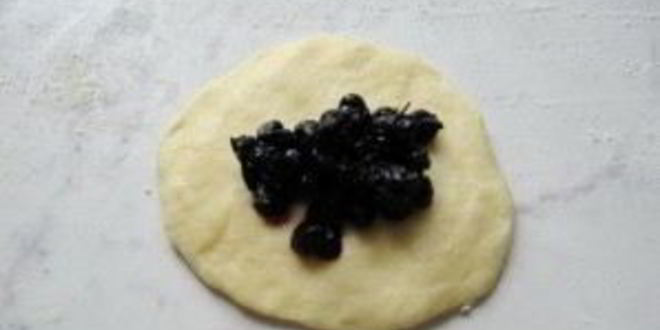 Рецепт пирожки с черникой в духовке