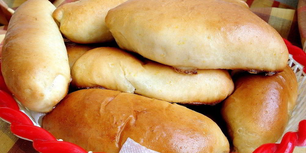 Как приготовить пирожки с картошкой и шкварками