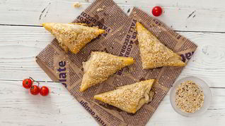 Рецепт Пирожки с курицей и сыром бри