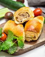 Пирожки с мясом из слоеного теста в духовке