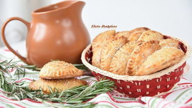 Рецепт Пирожки с начинкой, тушенной в пиве и сыром