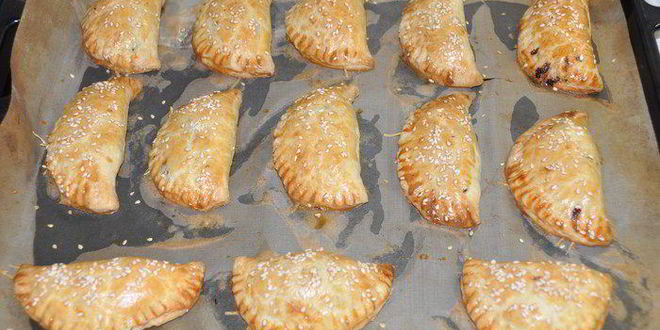 Рецепт пирожки с начинкой, тушенной в пиве и сыром