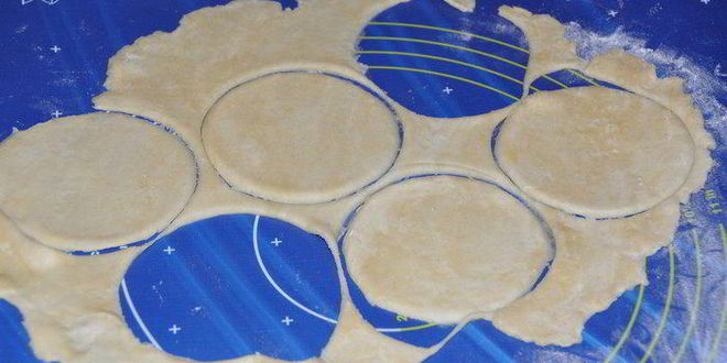 Рецепт пирожки с начинкой, тушенной в пиве и сыром