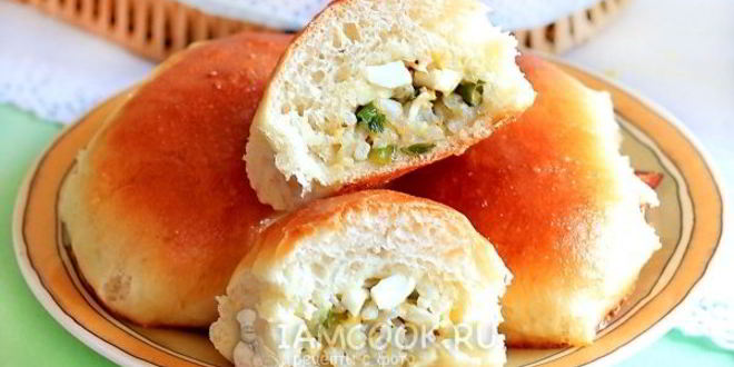 Рецепт пирожки с рисом, яйцом и зеленым луком