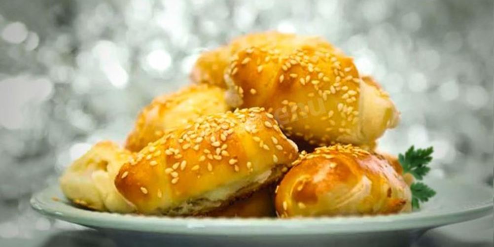 Как приготовить пирожки с сыром из дрожжевого теста