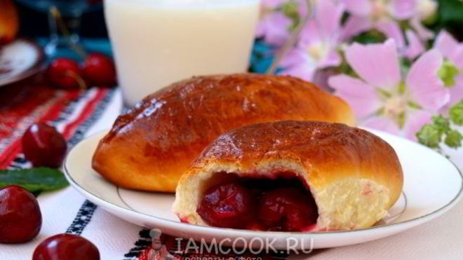 Рецепт Пирожки с вишней в духовке
