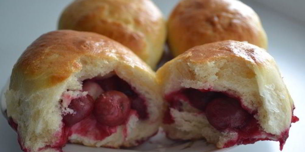 Как приготовить пирожки с вишнями