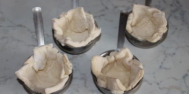 Рецепт пирожки с яйцом и пряной зеленью