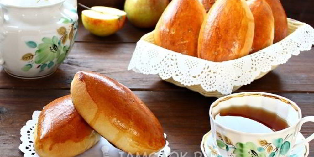 Как приготовить сдобные пирожки с яблоками в духовке