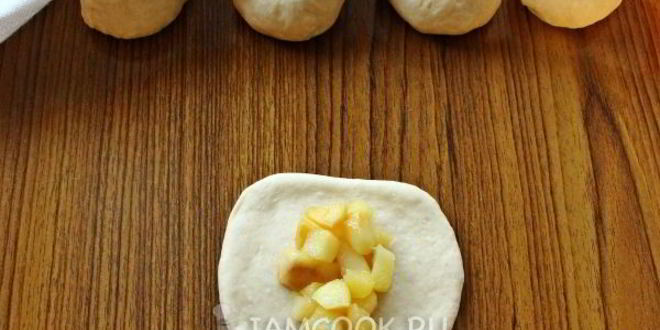 Рецепт сдобные пирожки с яблоками в духовке