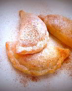 Творожные пирожки с яблочной начинкой и корицей