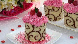 Рецепт Ажурные пирожные с малиновым муссом и джемом