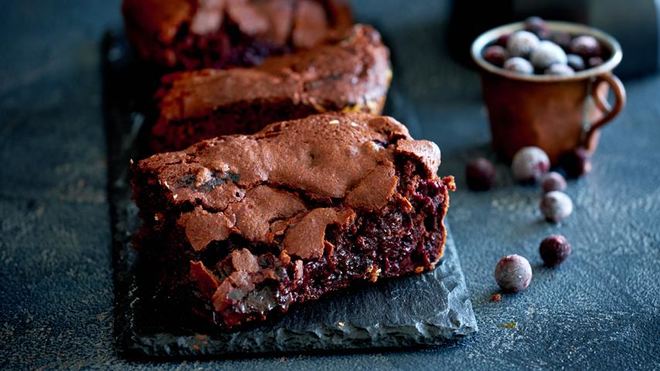 Рецепт Брауни с черным шоколадом и черной смородиной