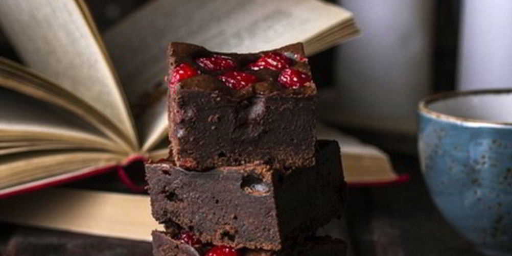 Рецепт брауни с вишней и лавандой