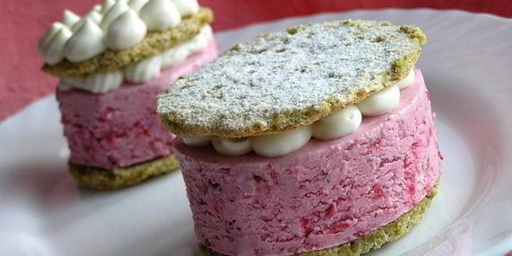 Как приготовить фисташковое пирожное с брусничным семифредо