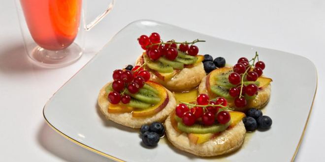 Рецепт карамельные пирожные с фруктами