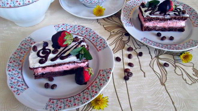 Рецепт Кофейно-клубничное пирожное со сливочным кремом