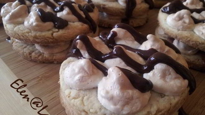 Рецепт Миндальные пирожные с капельками из безе Очень быстро