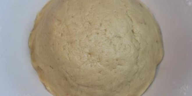 Рецепт нежное песочное пирожное с вишней и фундуком