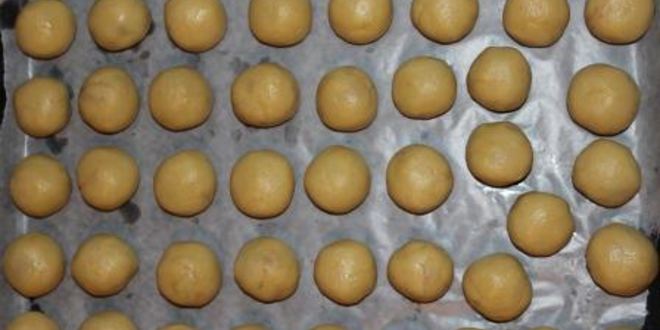 Рецепт нежное песочное пирожное с вишней и фундуком