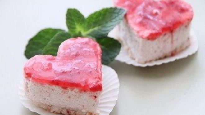 Рецепт Пирожное из кокосовой стружки и клубники