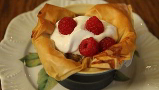 Рецепт Пирожные из теста фило с ванильным кремом и малиной