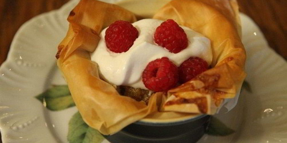 Как приготовить пирожные из теста фило с ванильным кремом и малиной