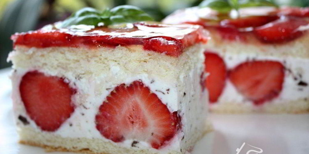 Как приготовить пирожные с клубникой