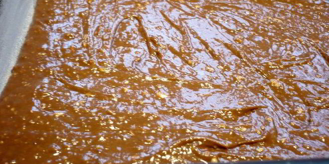 Рецепт пряное пирожное с карамельной корочкой чай с молоком