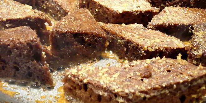 Рецепт пряное пирожное с карамельной корочкой чай с молоком