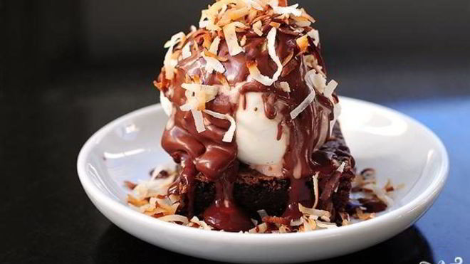 Рецепт Шоколадные пирожные с теплым шоколадным соусом