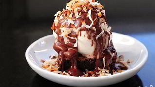 Рецепт Шоколадные пирожные с теплым шоколадным соусом