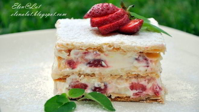 Рецепт Слоеное пирожное с клубникой, сливками, белым шоколадом и ароматом лимона
