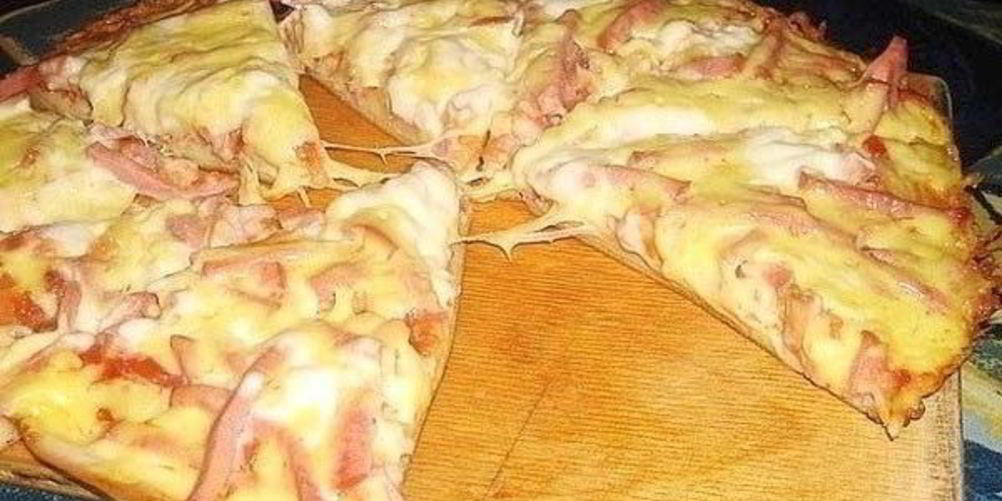 Рецепт быстрая пицца с копченой курицей и грибами