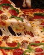 Домашняя пицца на белом соусе